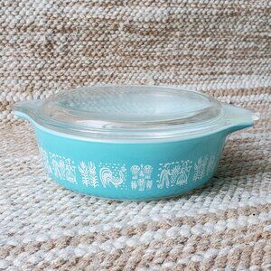 Vintage Pyrex Amish Butterprint 1 Pt. White on Turquoise With Lid